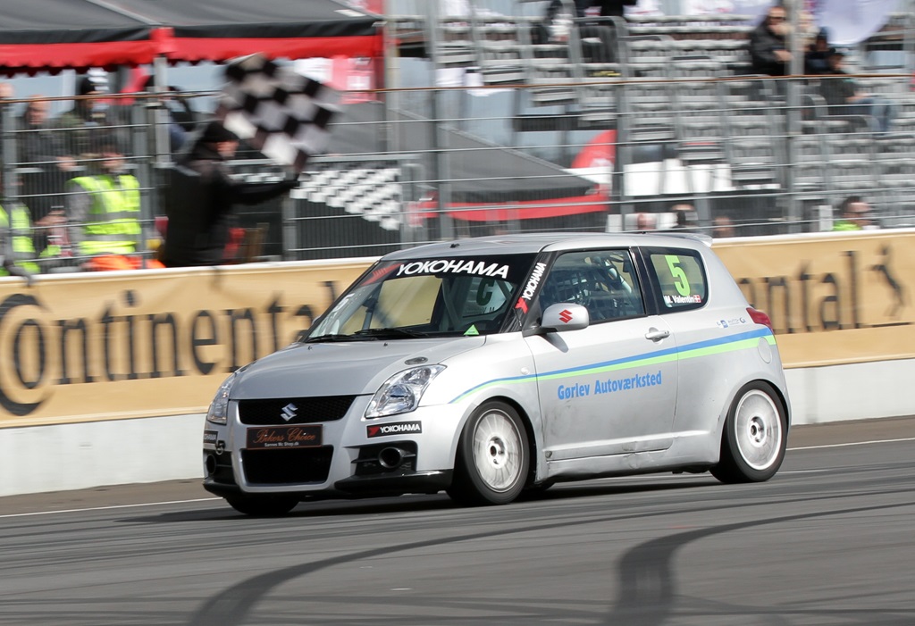 Mathias Valentin vinder andet løb.
(Foto: Motorsporten.dk)